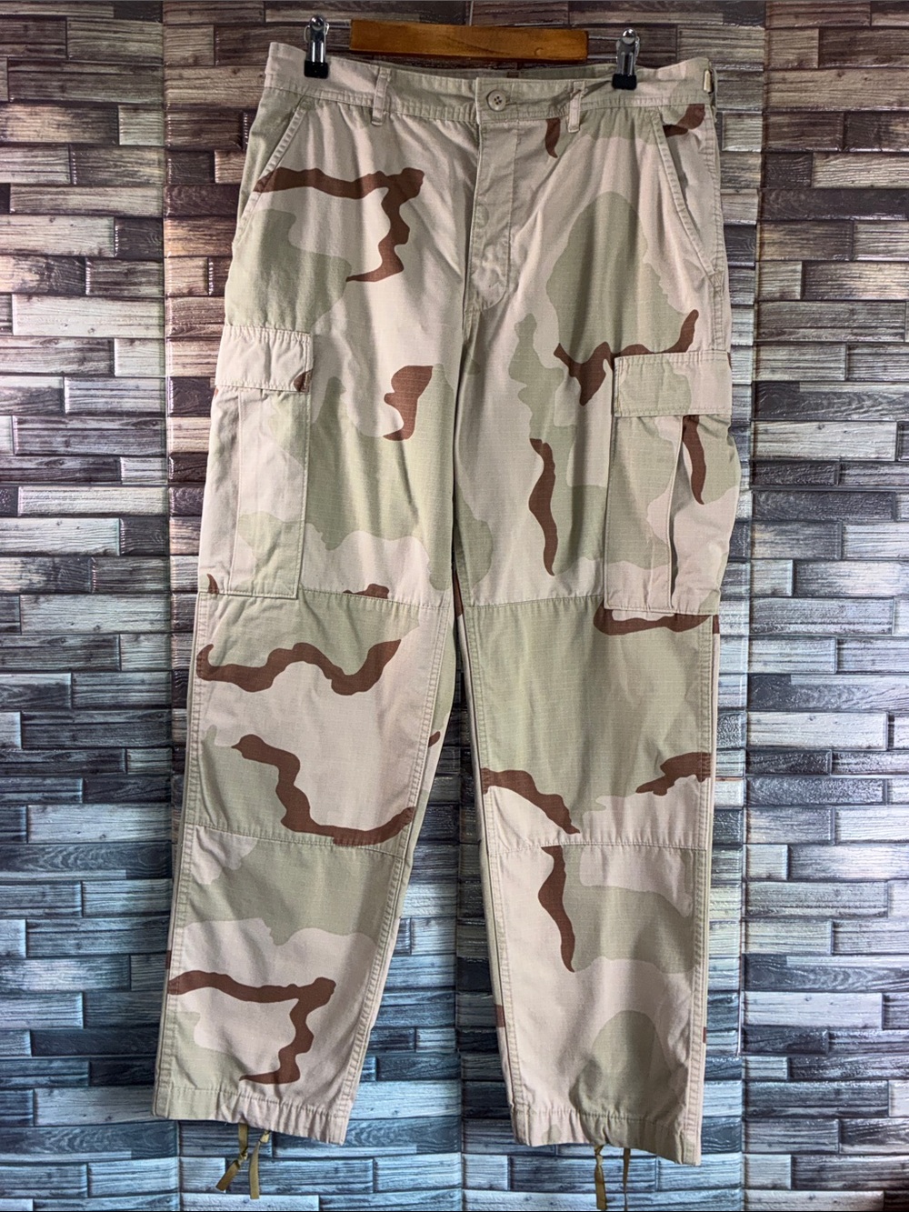 EUC Men's Desert Camo Cargo Pants - Beige/Brown 33x32